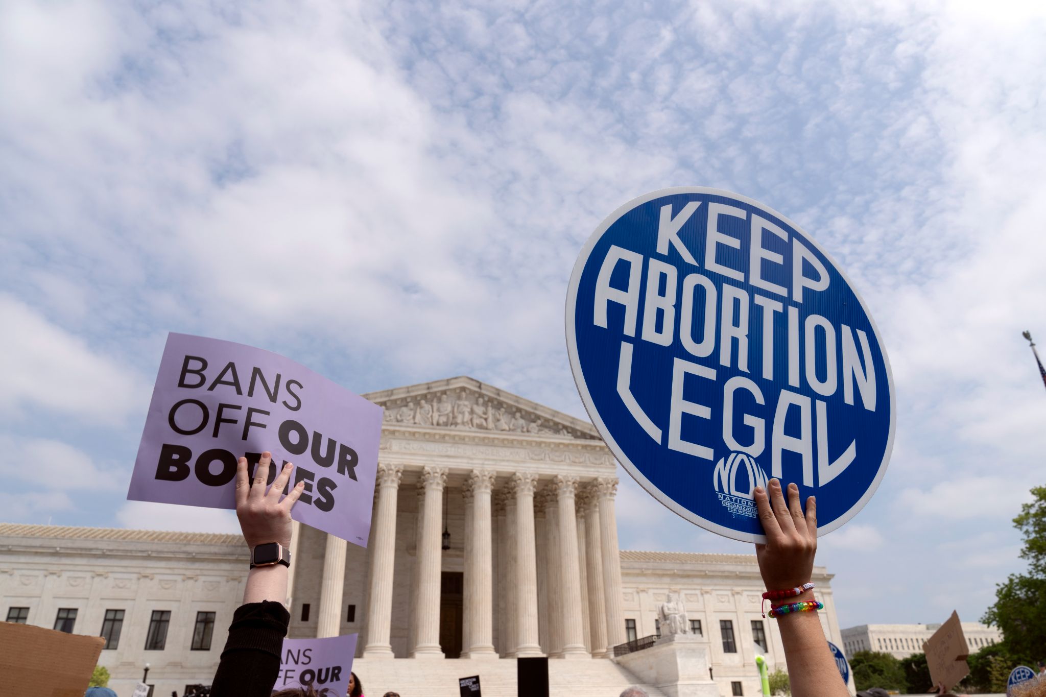Media coverage and reaction to Politico's Supreme Court scoop about Roe v.  Wade - Poynter