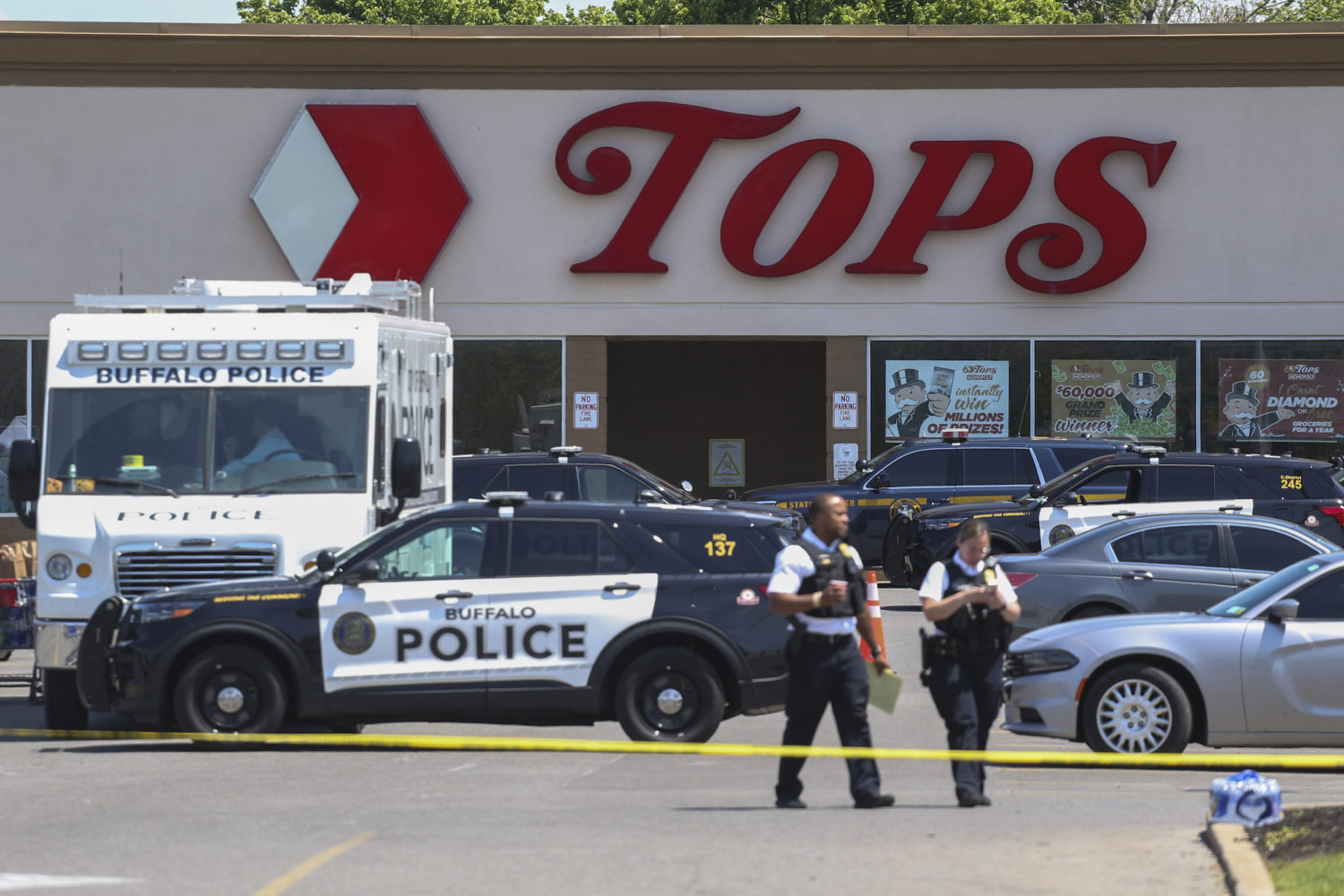 No, this news interview doesn’t prove the Buffalo supermarket shooting was staged - Poynter