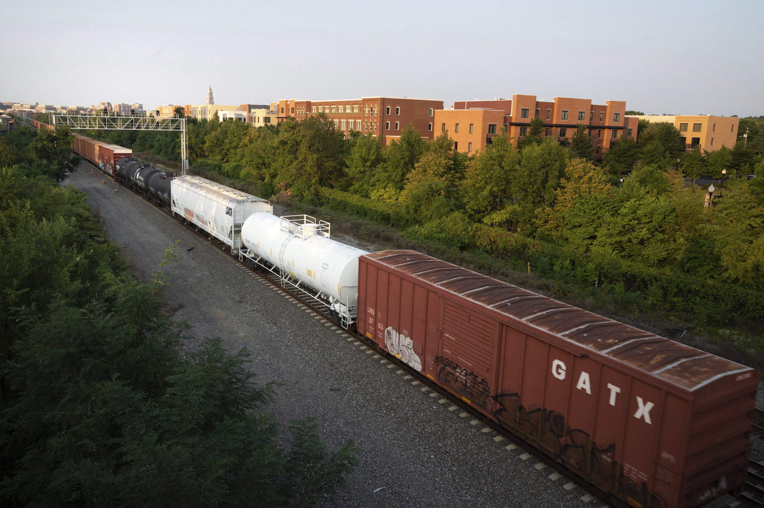 Freight rail strike would mean full shutdown for Virginia Railway Express, Headlines