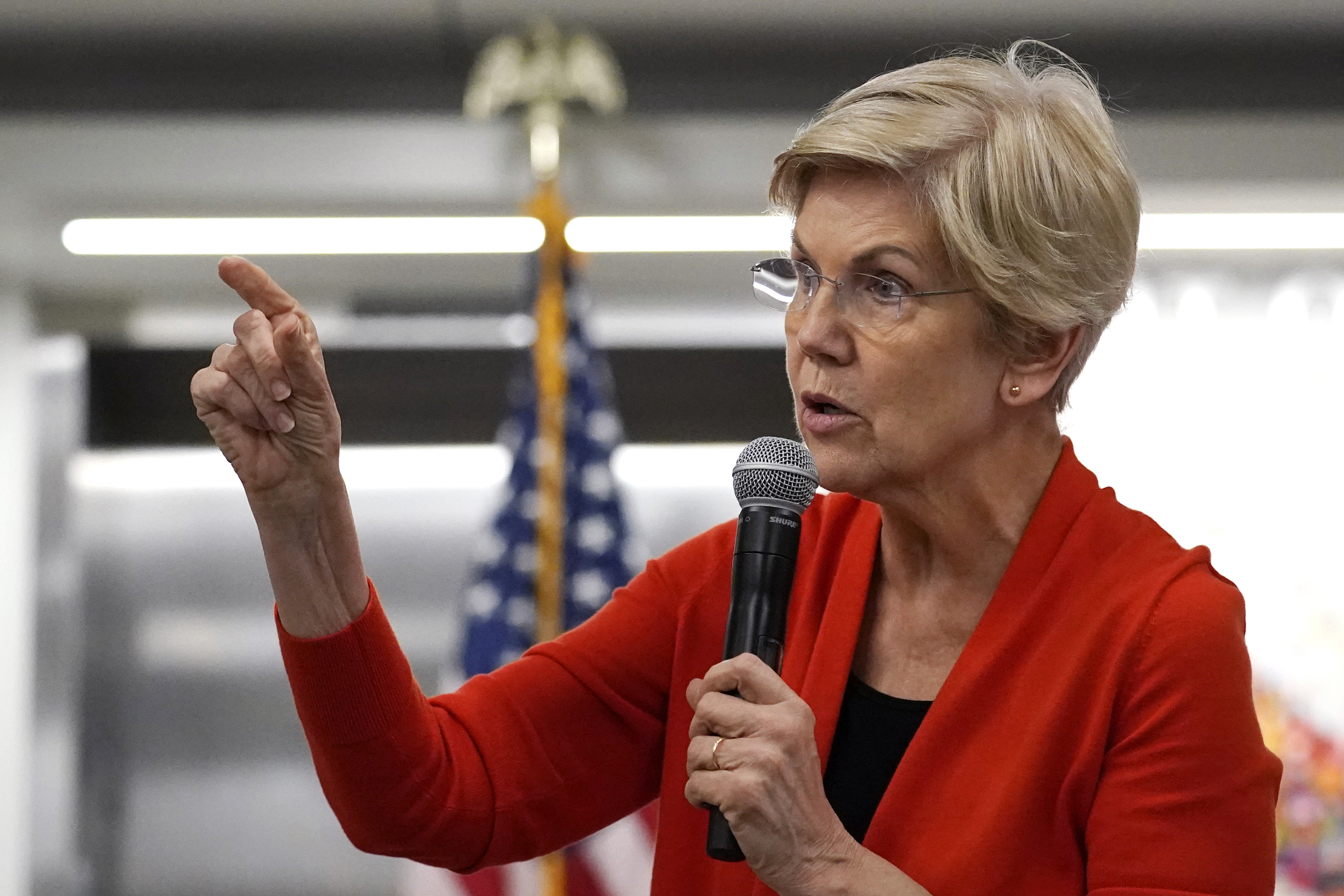Elizabeth Warren, other Massachusetts Democrats probe Walmart on store with more than 80 coronavirus cases - Boston News, Weather, Sports