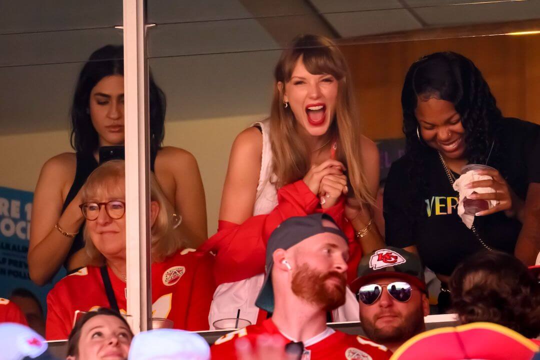 Taylor Swift Spotted Sitting Next to Travis Kelce's Mom at Chiefs Game
