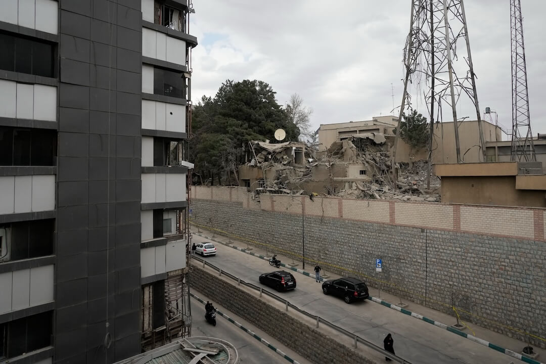 Do airstrikes alone produce regime change? Experts say history supports Chris Murphy's 'Face the Nation' claim that they don't. - Poynter