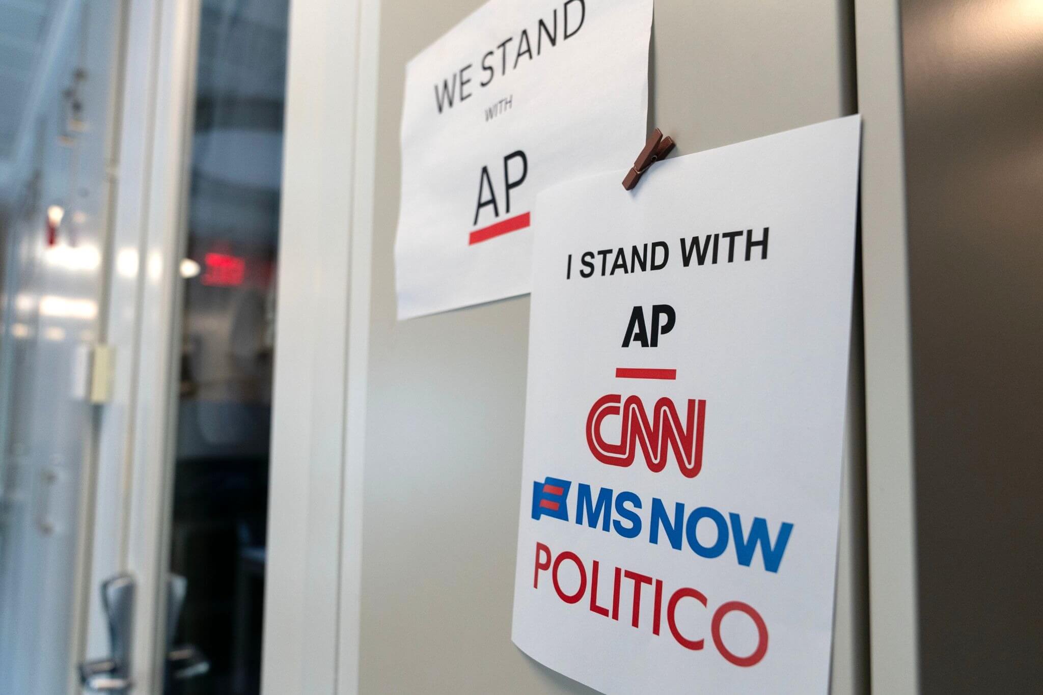 Judge rules against Trump’s White House media ban